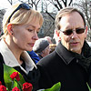 Kopā ar Saeimas deputātu, arhitektu Aleksandru Kiršteinu, Komunistiskā genocīda upuru piemiņas dienā 2003. gada 25. martā. Foto: AFI